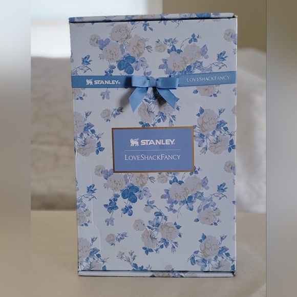 LOVESHACK FANCY x STANLEY Everblooming Rosettes 49 Oz Tumbler NIB - Picture 6 of 6